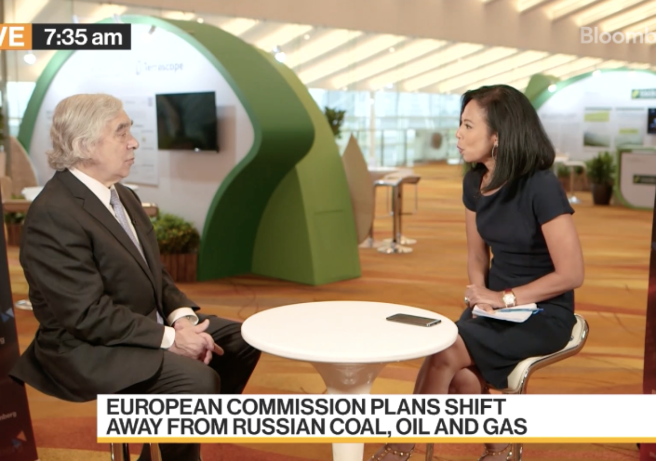 European Commission Plains Shift Away from Russian Coal, Oil and Gas